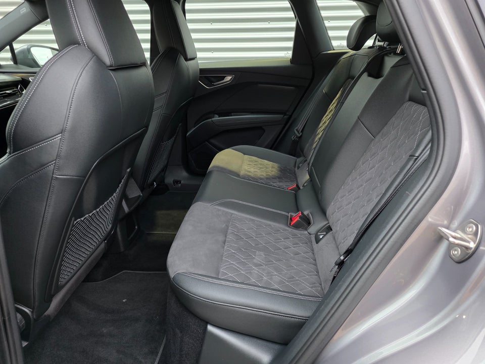 Audi Q4 e-tron 40 S-line 5d
