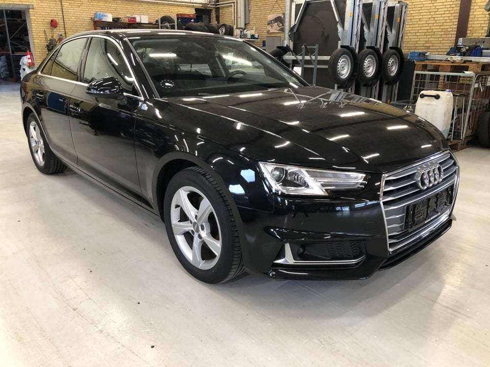 Audi A4 40 TFSi Sport S-tr. 4d