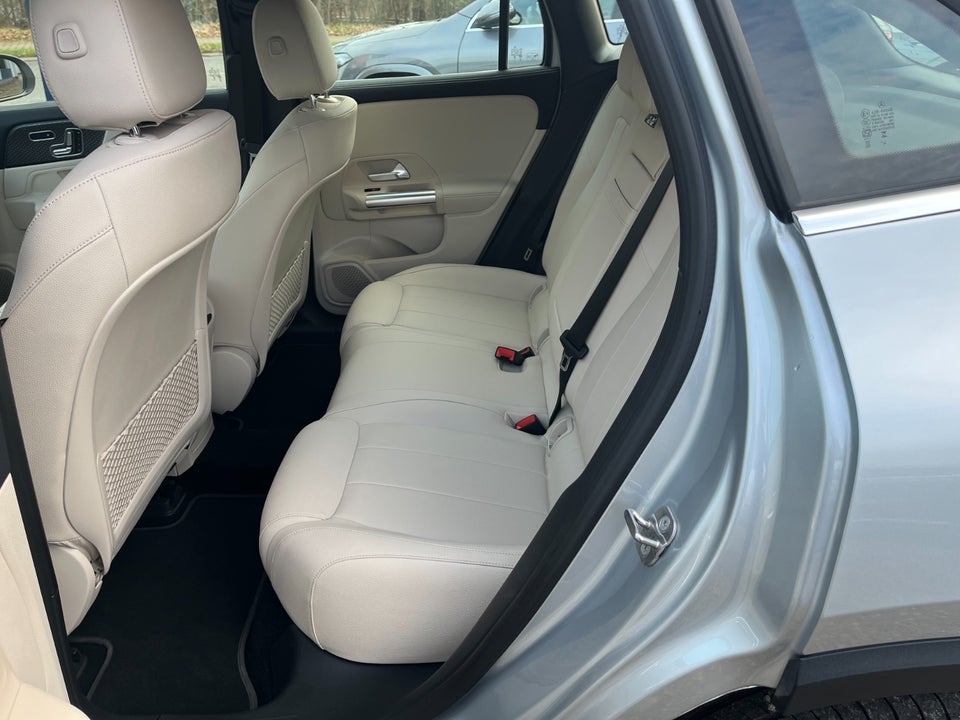 Mercedes EQA300 Progressive 4Matic 5d