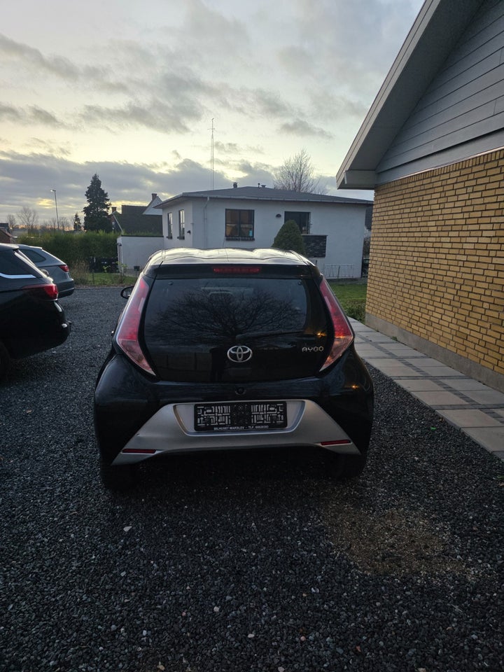 Toyota Aygo 1,0 VVT-i x-black 5d
