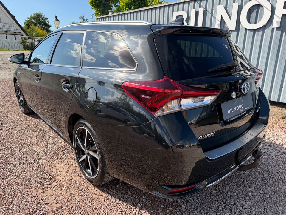 Toyota Auris 1,8 Hybrid H2 Selected Touring Sports CVT 5d