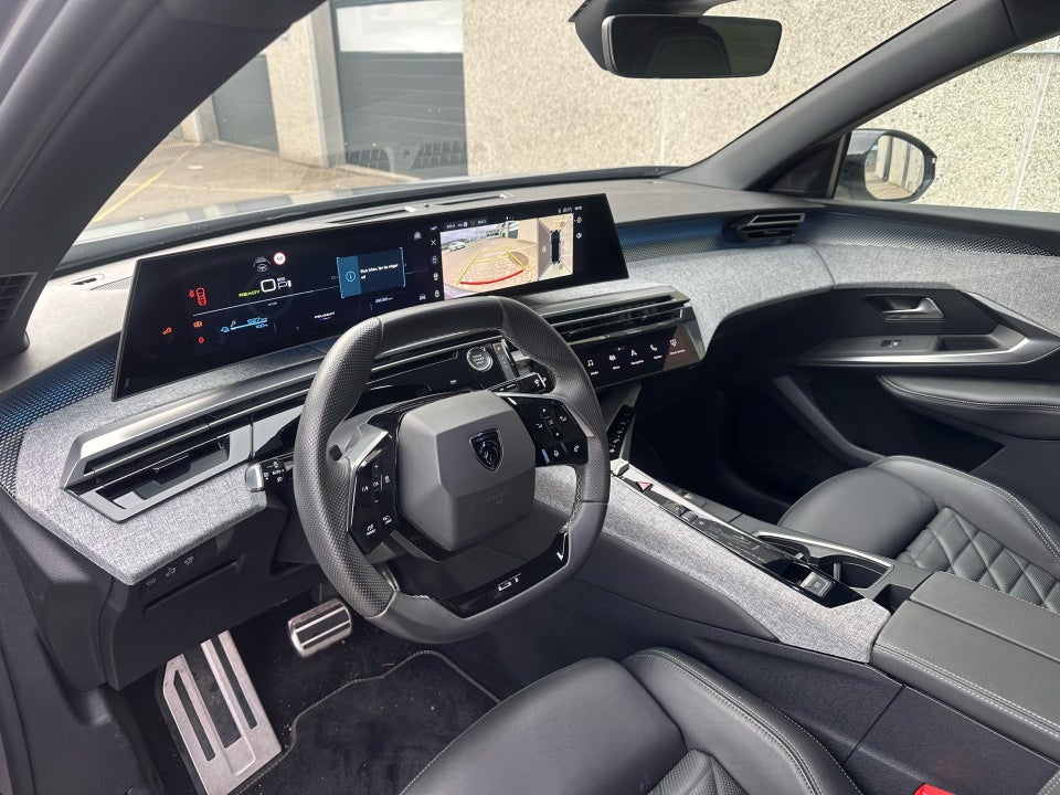 Peugeot e-3008 77 GT Pack 5d