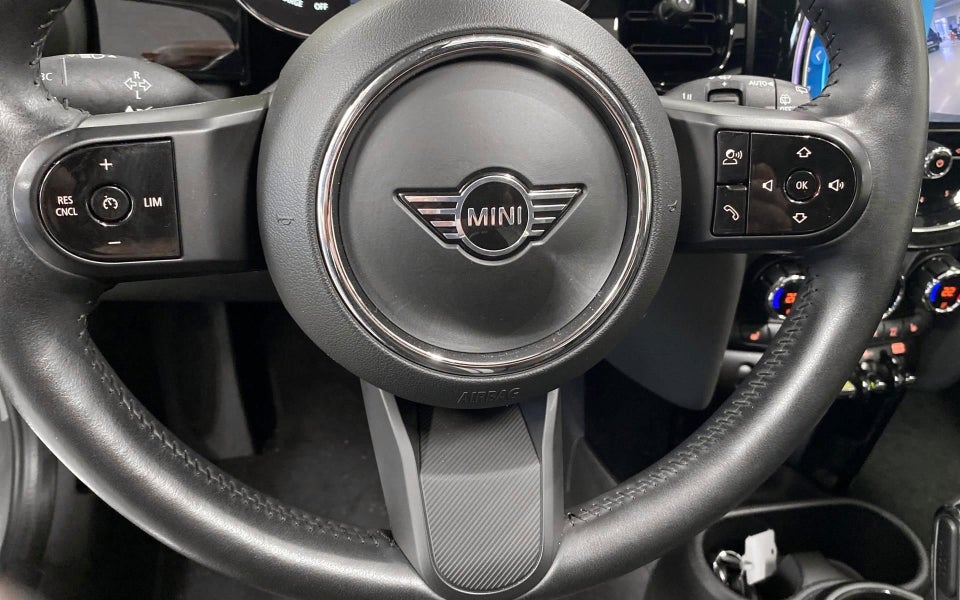 MINI Cooper SE Essential 3d