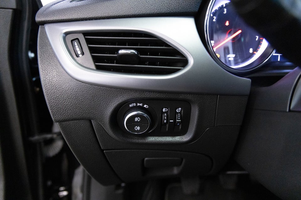 Opel Astra 1,0 T 105 Excite 5d