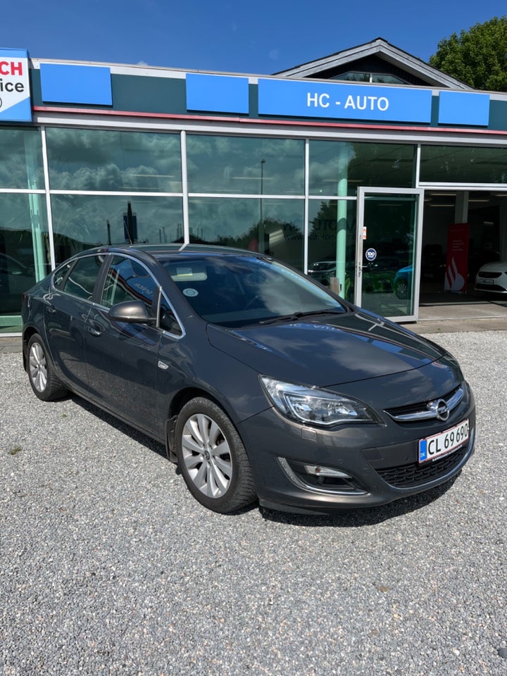Opel Astra 1,4 T 140 Cosmo 4d
