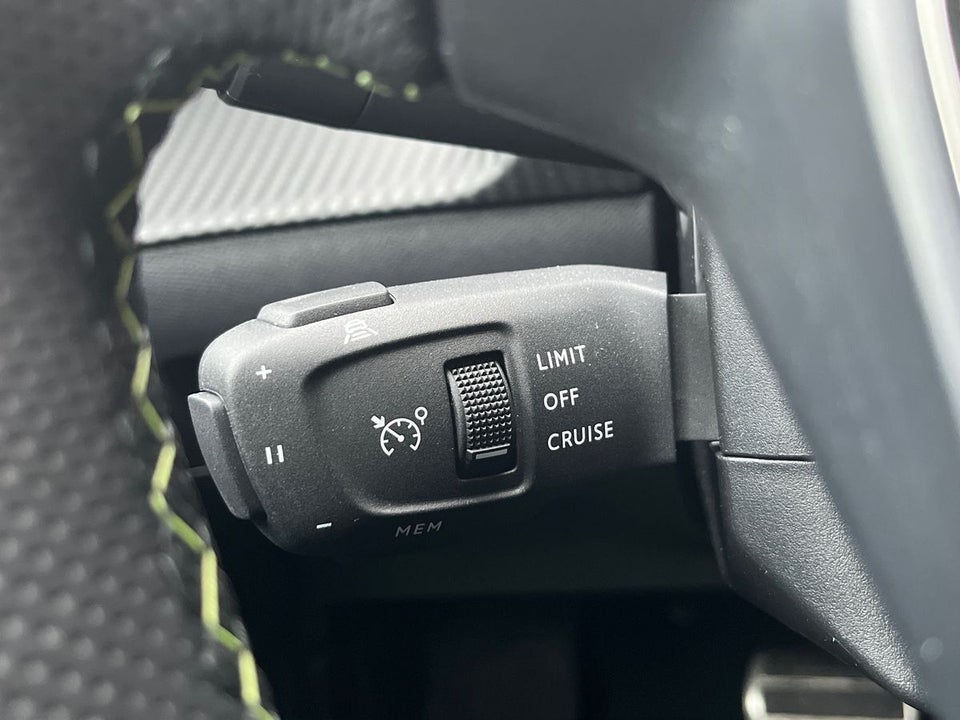 Peugeot e-208 54 GT 5d