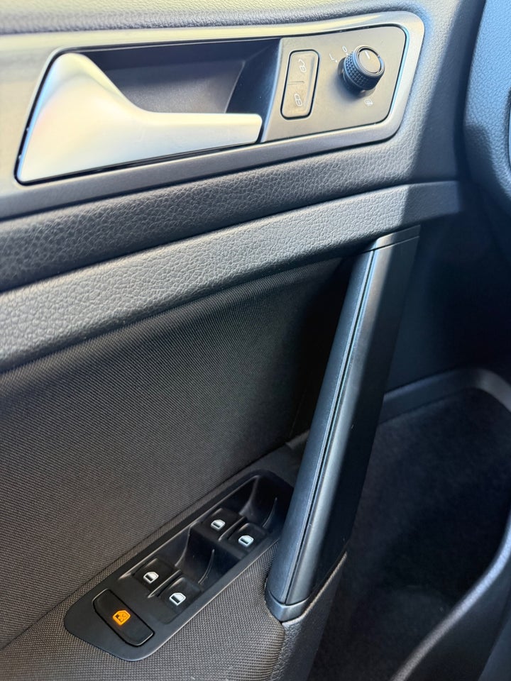 VW Golf VII 1,2 TSi 105 Trendline Variant BMT 5d