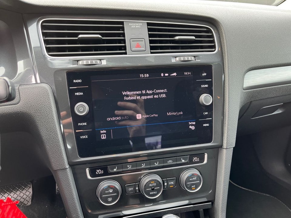VW Golf VII 1,5 TSi 130 Comfortline DSG 5d