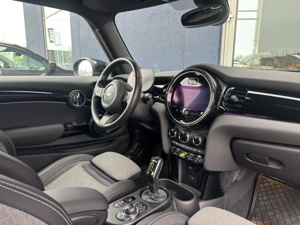 MINI Cooper SE Essential 3d