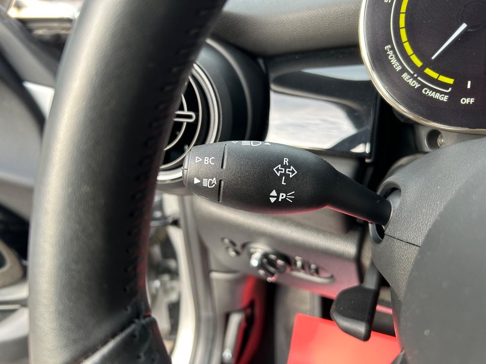 MINI Cooper SE Essential 3d