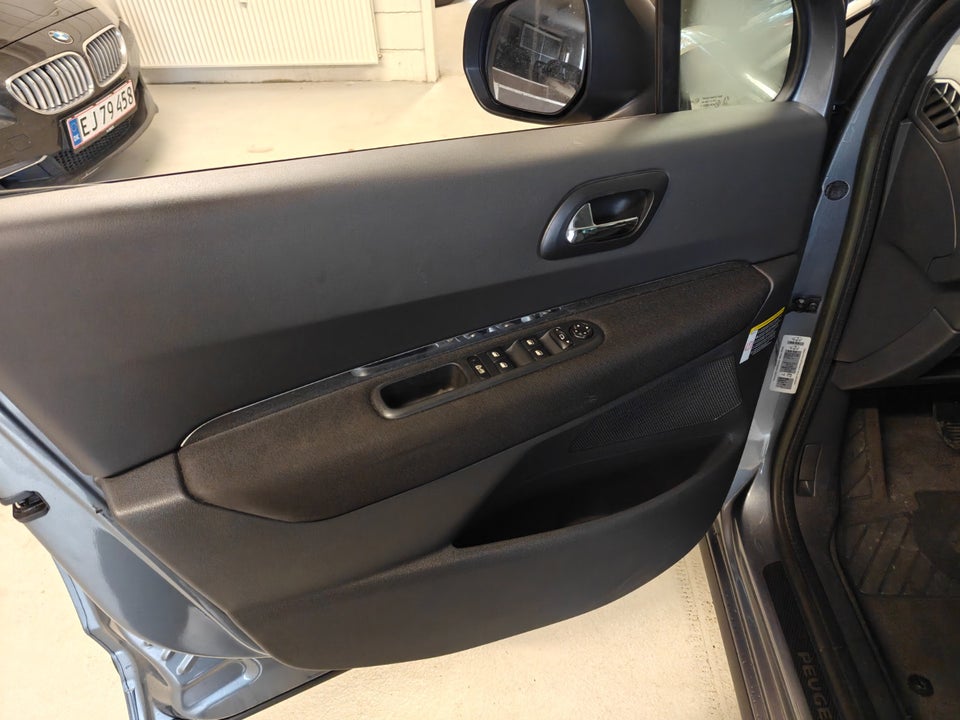 Peugeot 3008 1,6 HDi 112 Active 5d