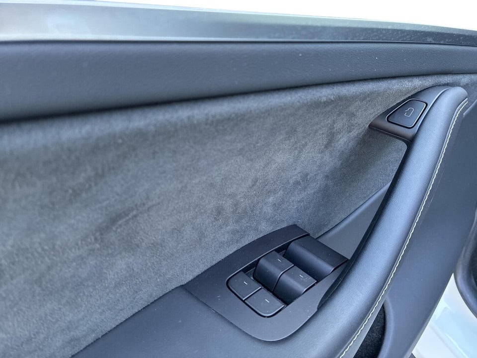 Tesla Model Y RWD 5d