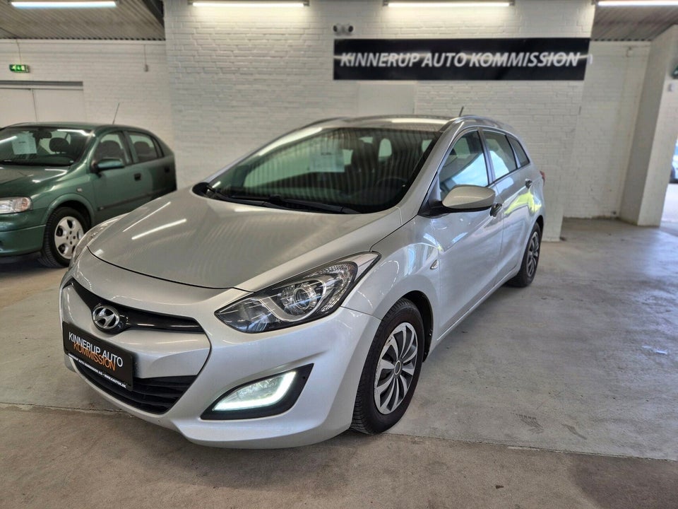 Hyundai i30 1,6 CRDi 110 Comfort CW Eco 5d