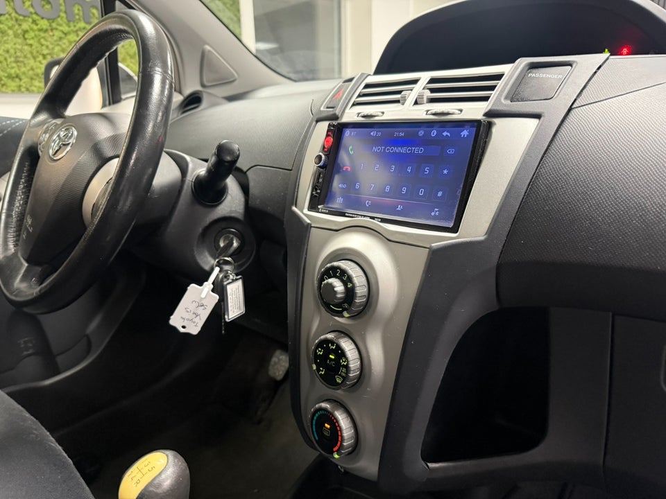 Toyota Yaris 1,3 Luna 5d