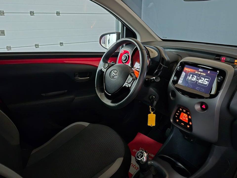 Toyota Aygo 1,0 VVT-i x-press 5d