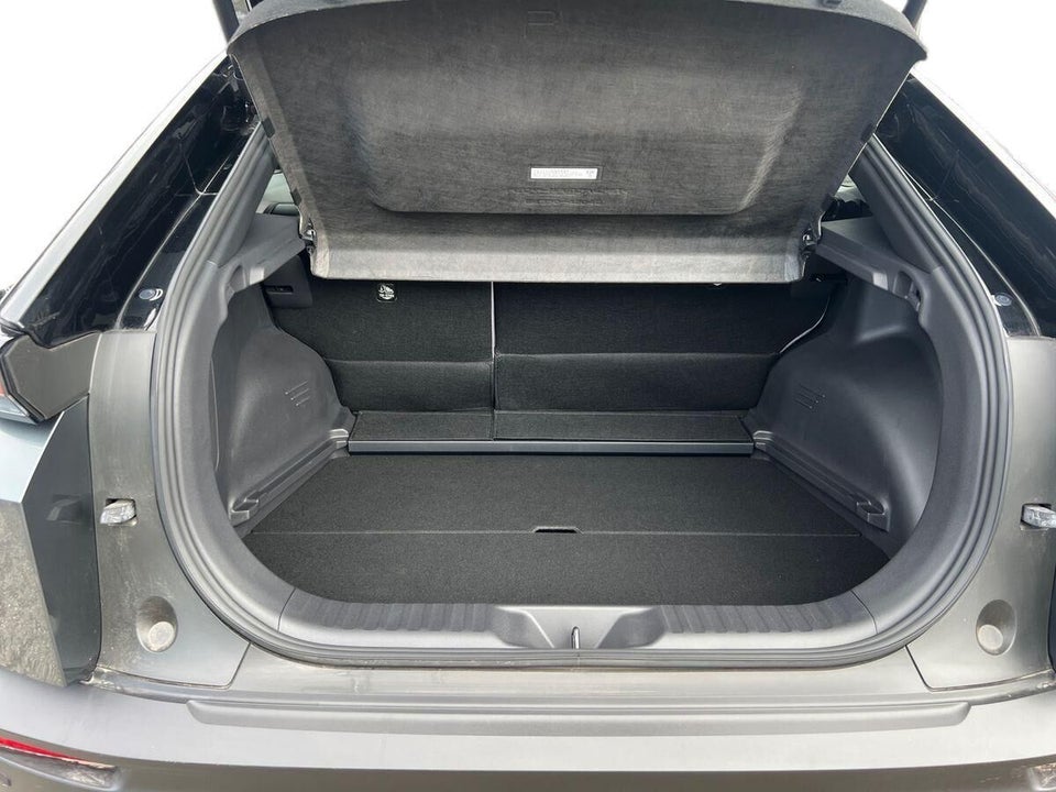 Toyota C-HR+ 77 Executive AWD 5d