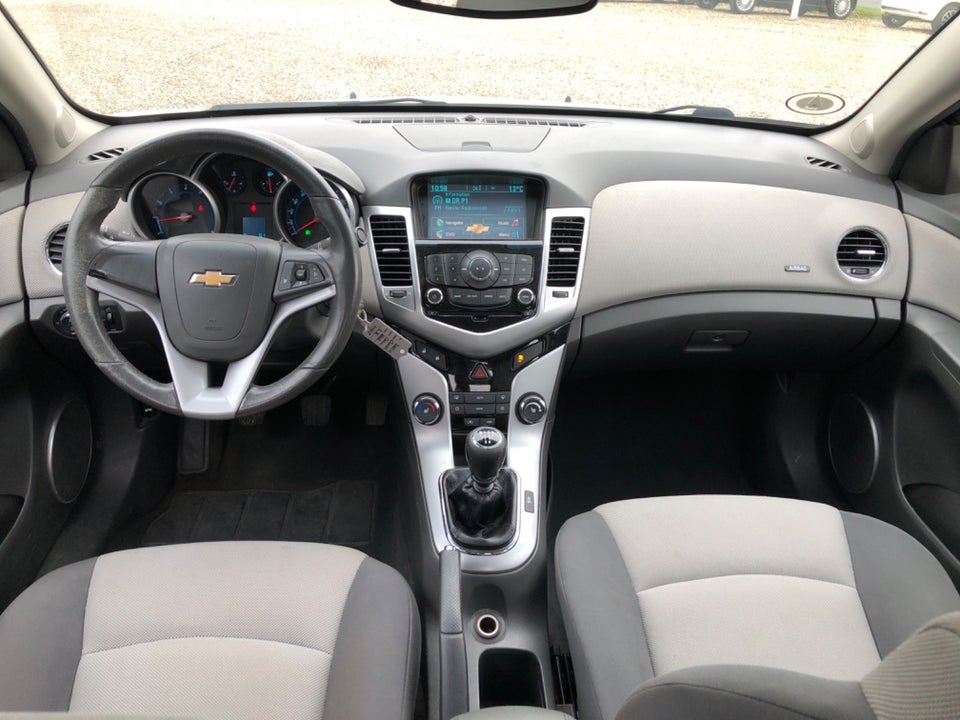 Chevrolet Cruze 1,8 LS 4d