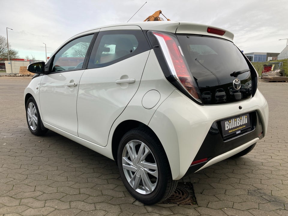 Toyota Aygo 1,0 VVT-i x-press 5d