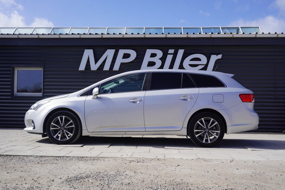 Toyota Avensis 2,0 D-4D T2 Premium stc. 5d