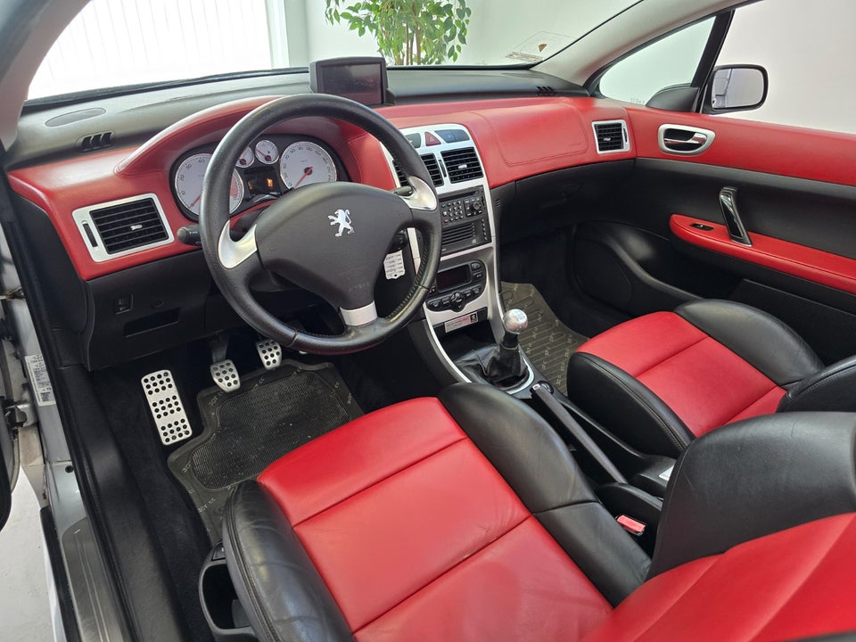 Peugeot 307 2,0 16V CC 2d