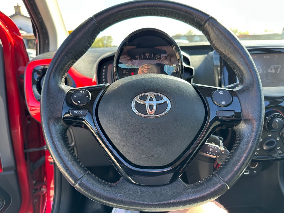 Toyota Aygo 1,0 VVT-i x-wave Sky 5d