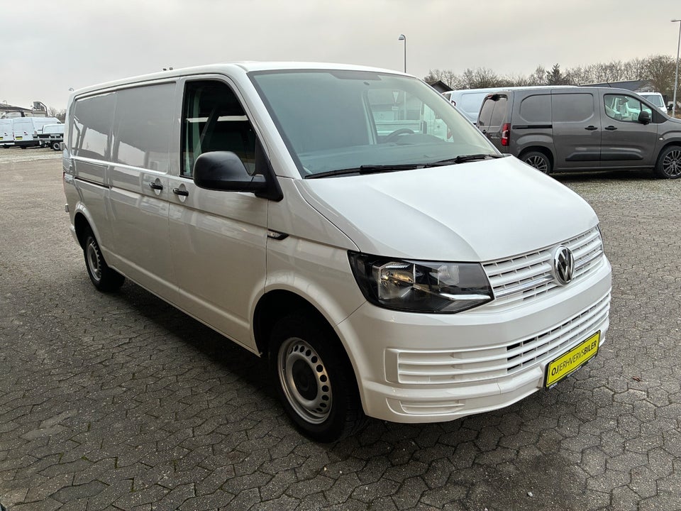 VW Transporter 2,0 TDi 102 Kassevogn lang