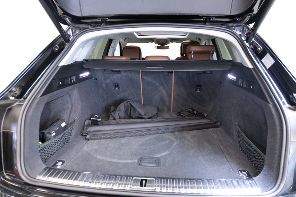 Audi Q8 e-tron 55 S-line quattro 5d