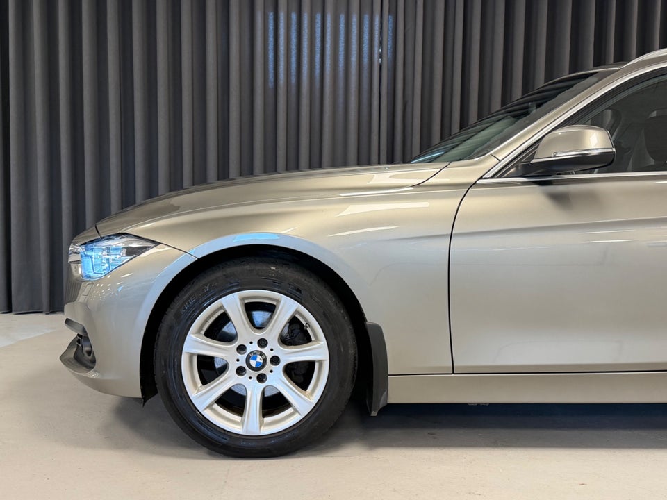 BMW 320i 2,0 Touring Advantage aut. 5d