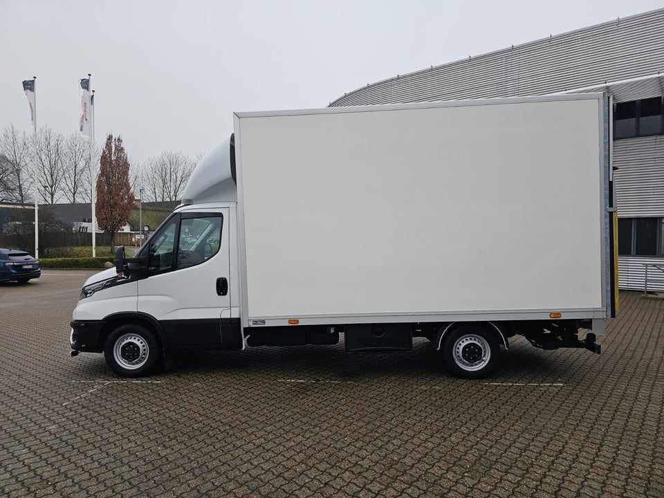 Iveco Daily 3,0 35S18 4100mm Box m/lift AG8