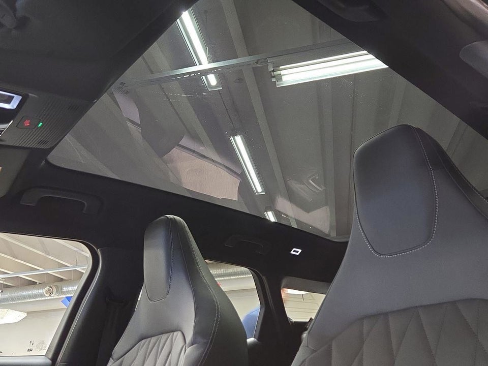 Ford Explorer 82 Premium Extended Range Van 5d