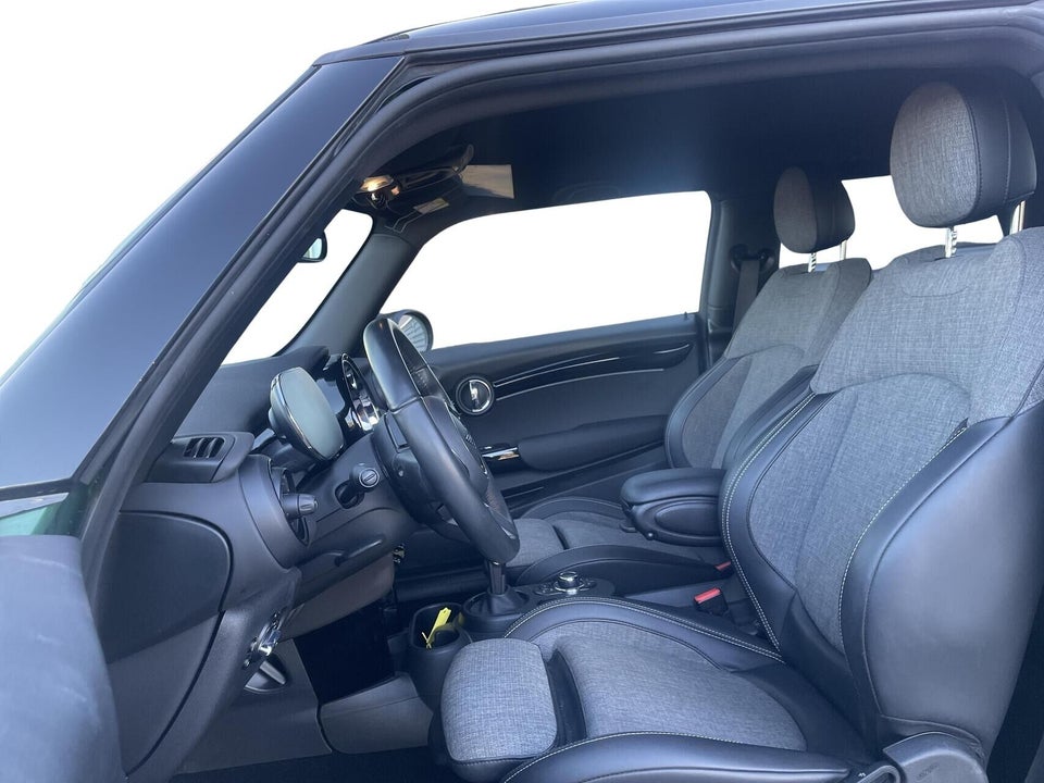 MINI Cooper SE Classic Trim 3d