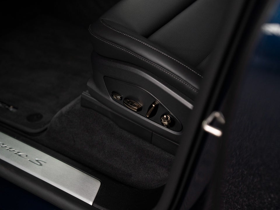 Porsche Cayenne S Electric 5d