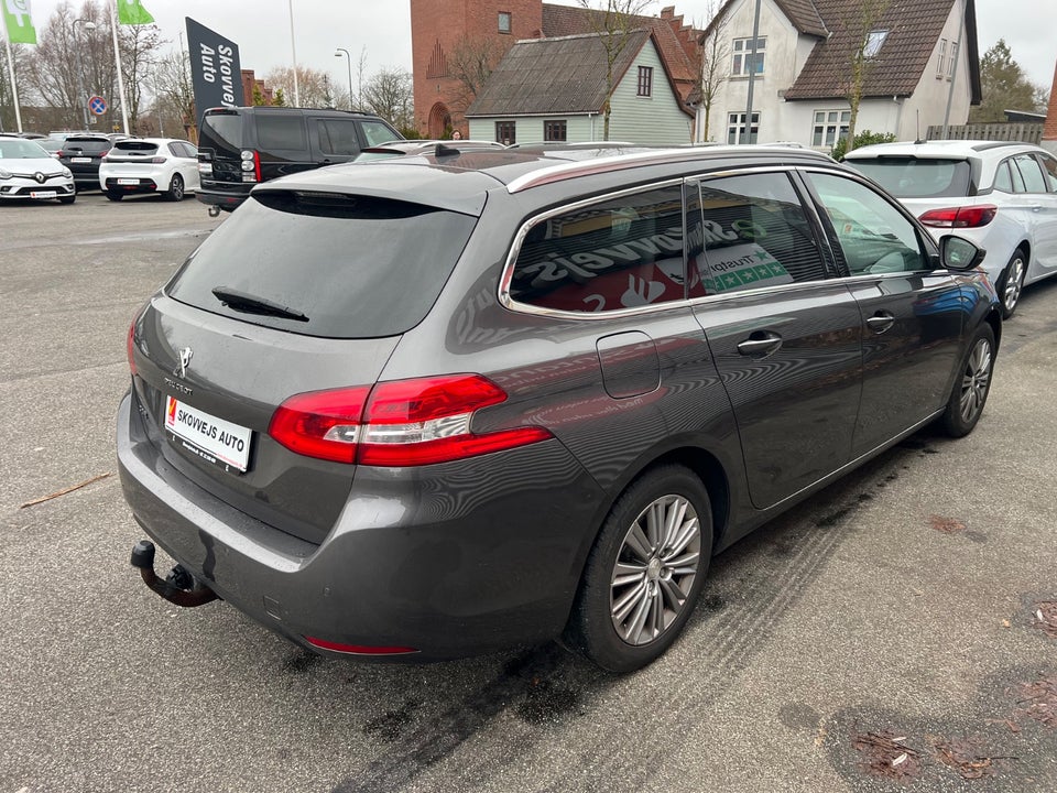 Peugeot 308 1,5 BlueHDi 130 Selection Sky SW 5d