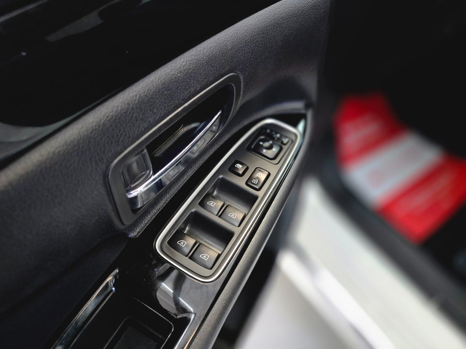 Mitsubishi Outlander 2,4 PHEV Inform+ CVT 4WD 5d