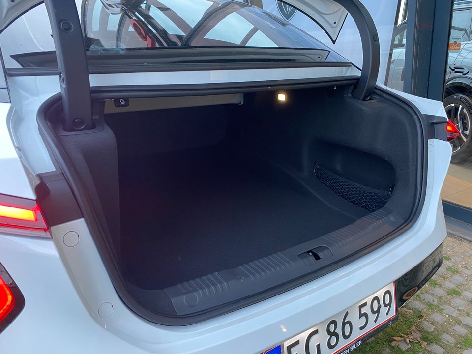 Hongqi EH7 111 Exclusive 4d