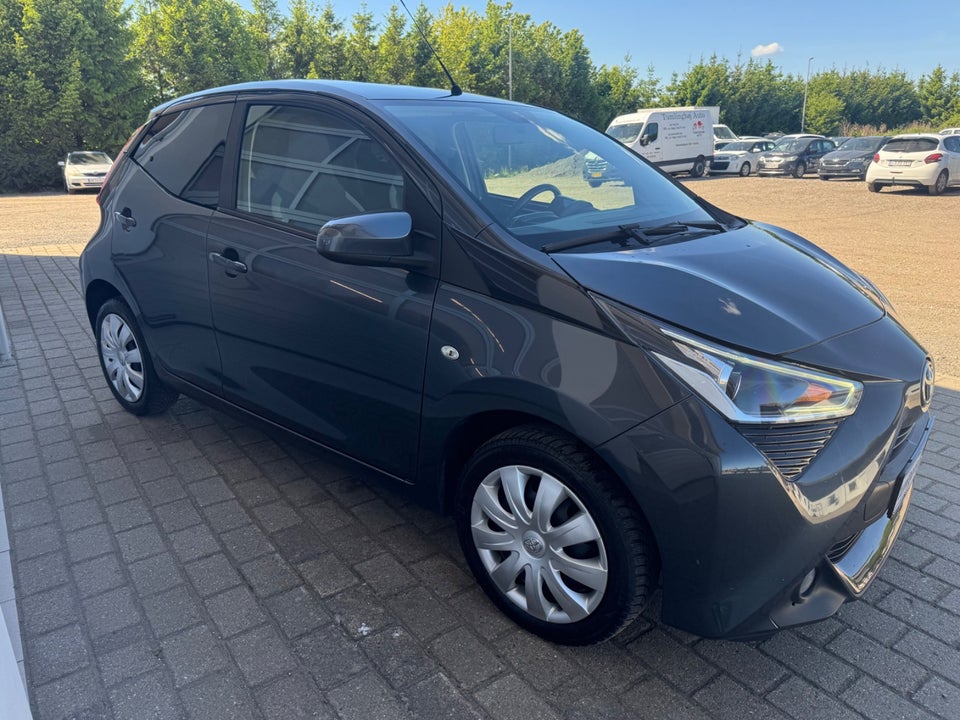 Toyota Aygo 1,0 VVT-i x-press 5d
