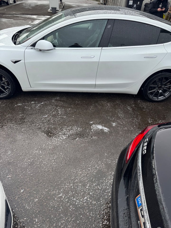 Tesla Model 3 Standard Range+ RWD 4d