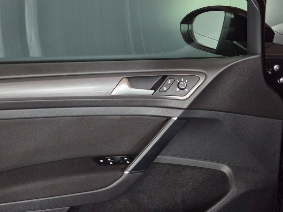 VW Golf VII 1,6 TDi 115 Comfortline 5d