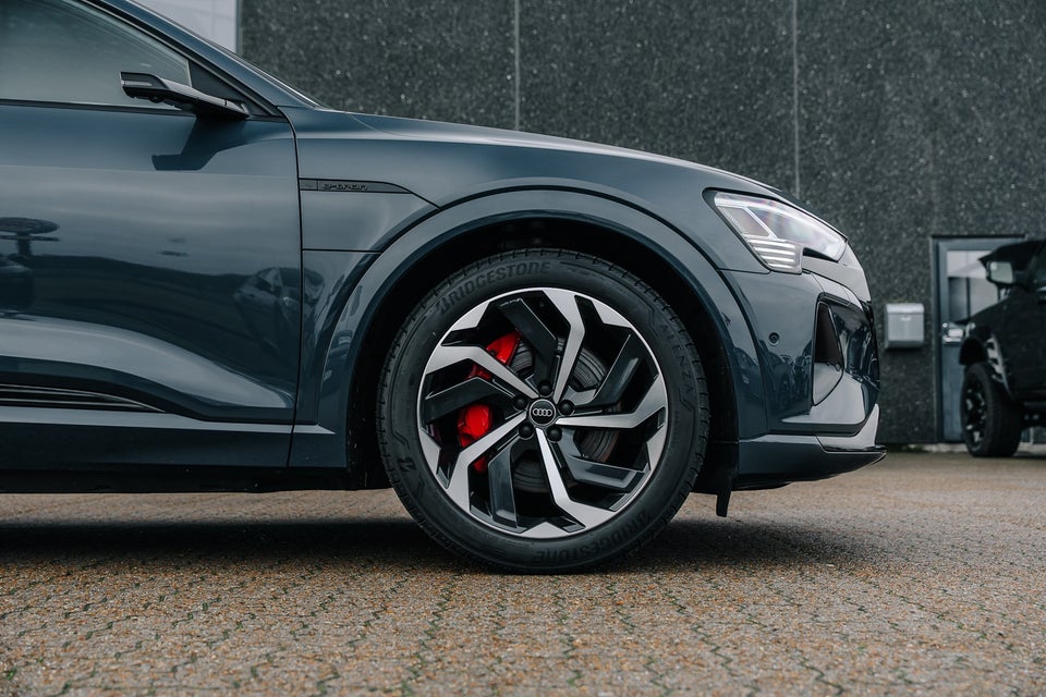 Audi Q8 e-tron 55 Advanced quattro 5d