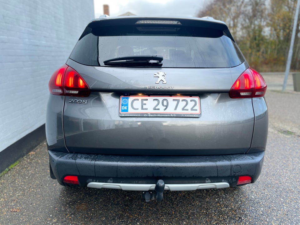 Peugeot 2008 1,6 BlueHDi 100 Selection Sky 5d