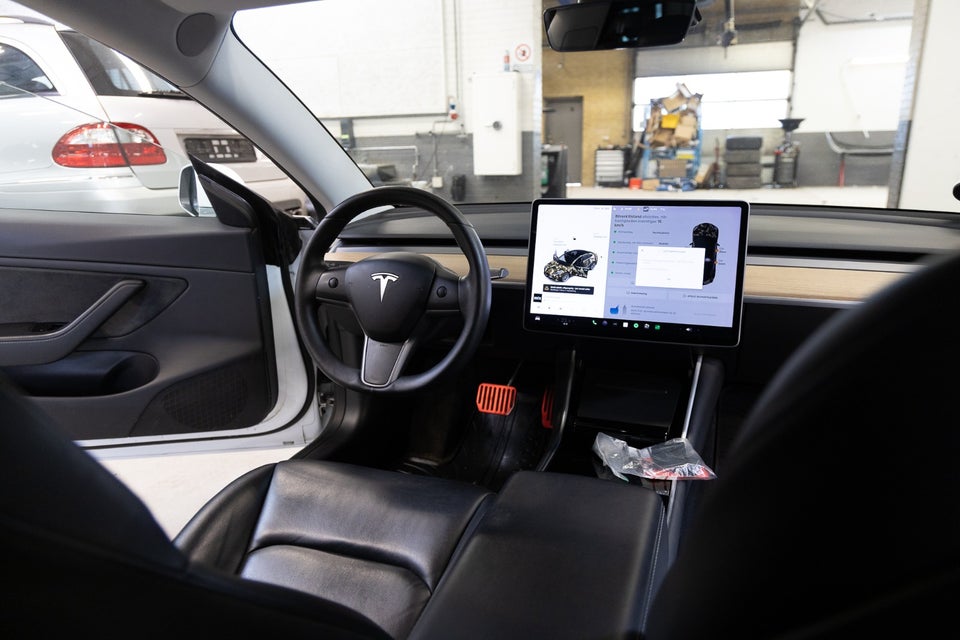 Tesla Model 3 Long Range AWD 4d