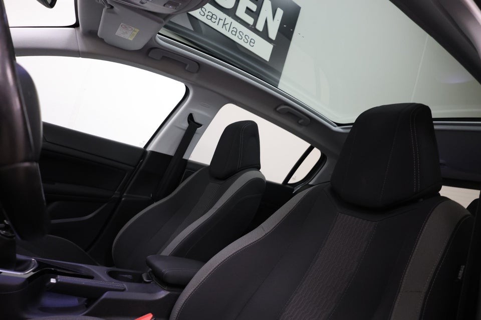 Peugeot 308 1,6 BlueHDi 120 Style Sky 5d