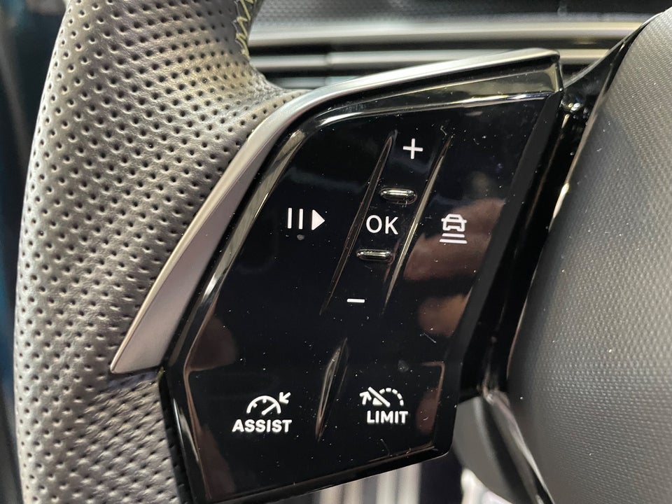 Peugeot e-3008 77 GT Pack 5d