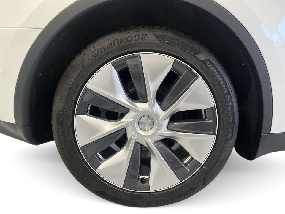 Tesla Model Y Long Range AWD 5d