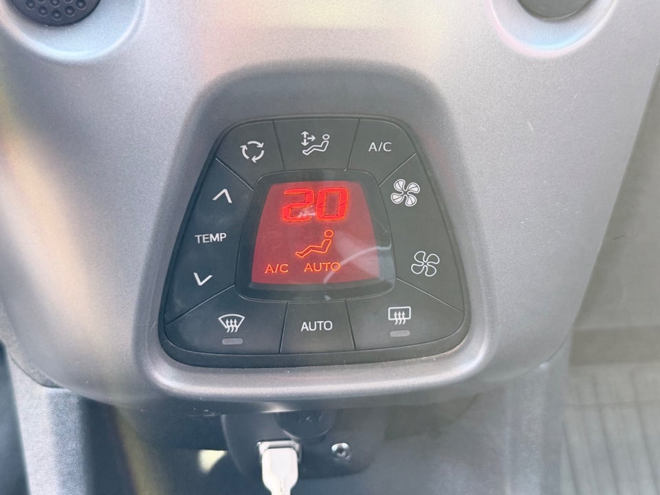 Toyota Aygo 1,0 VVT-i x-press 5d