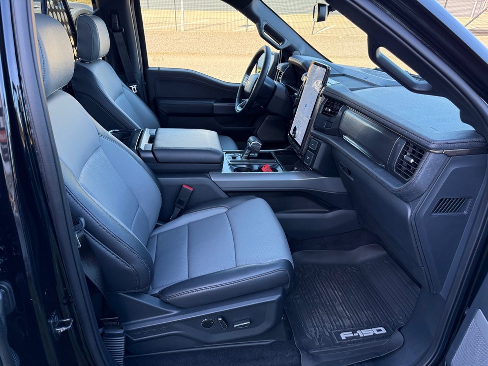 Ford F-150 131 Lightning Lariat Extended Range 4d