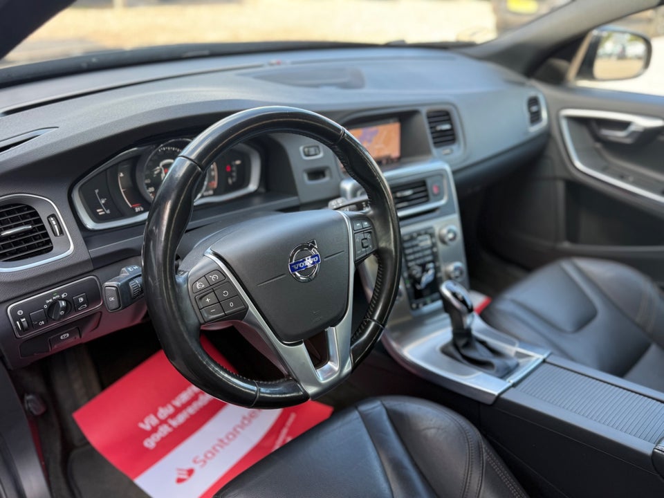 Volvo V60 CC 2,0 D3 150 Summum aut. 5d