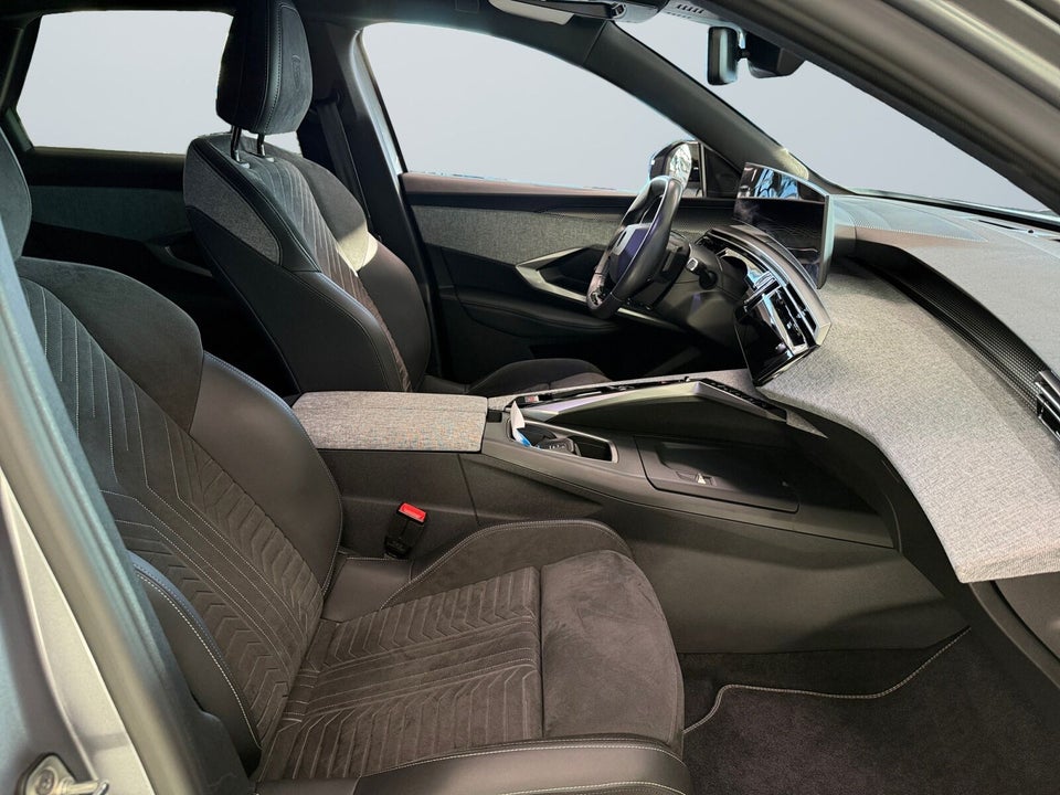 Peugeot e-3008 101 GT 5d