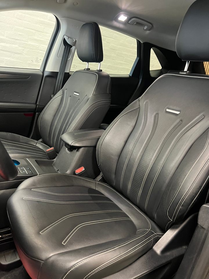 Ford Kuga 2,5 PHEV Vignale CVT 5d