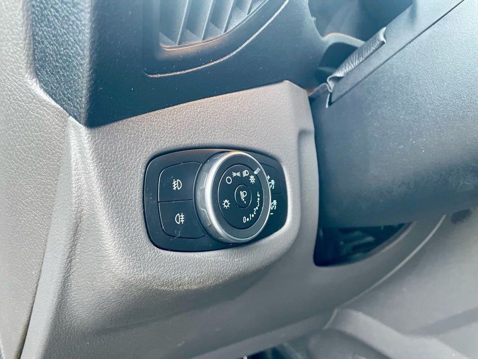 Ford Transit Connect 1,5 EcoBlue Limited kort